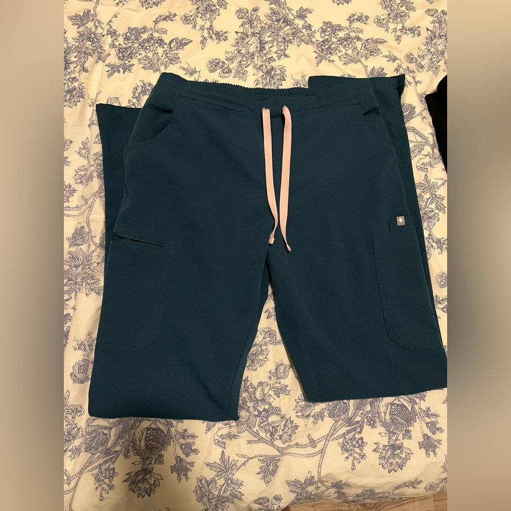 Scrub top and bottoms set